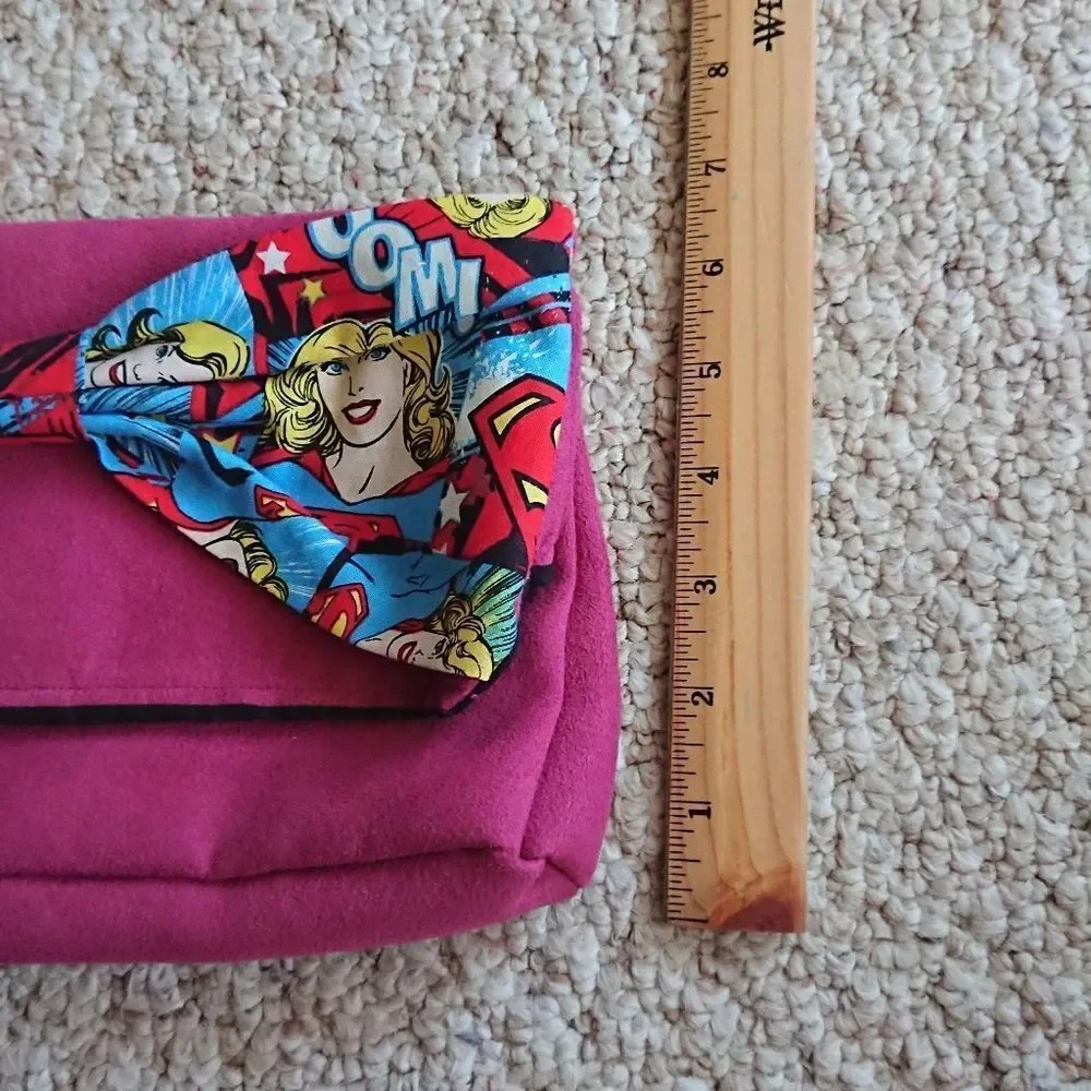 Superwoman bow clutch in Magenta